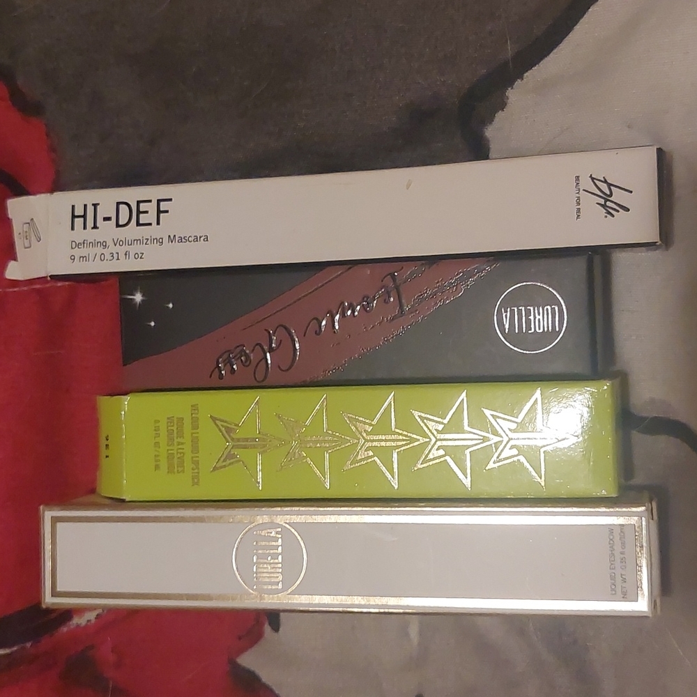 Assorted brand new lip sticks